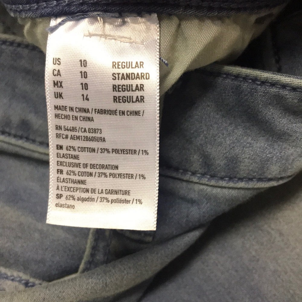 SOLD 🚫🚫American Eagle Light Wash Skinny Jeans